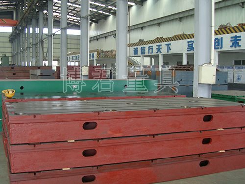 鉚焊平板長(zhǎng)期使用后怎樣才能保持精度準(zhǔn)確？